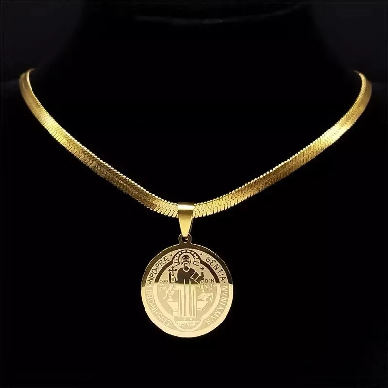Amuleto de São Bento — Colar Banhado a Ouro 18k